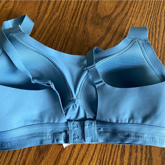 Lululemon Sz 32D Fine Form Sports Bra Med Support Adjustable Convertible in teal - Picture 2 of 3